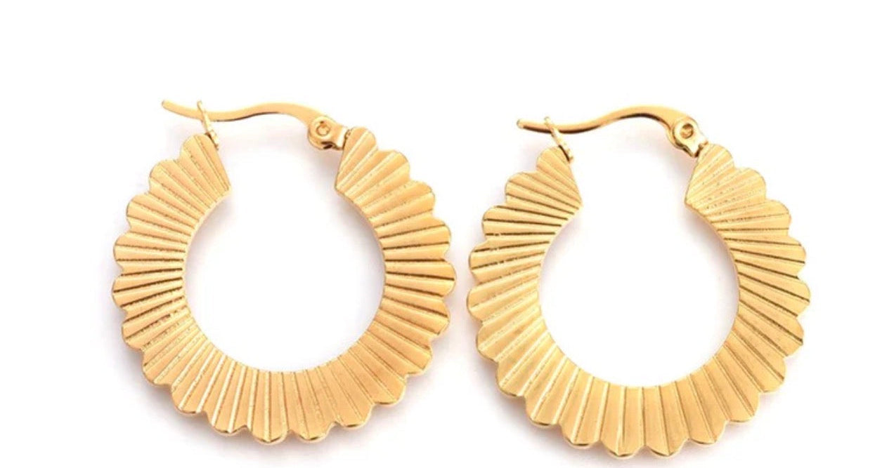 Boucles d'Oreilles Créoles Festonnées 30mm – Acier Inoxydable Doré