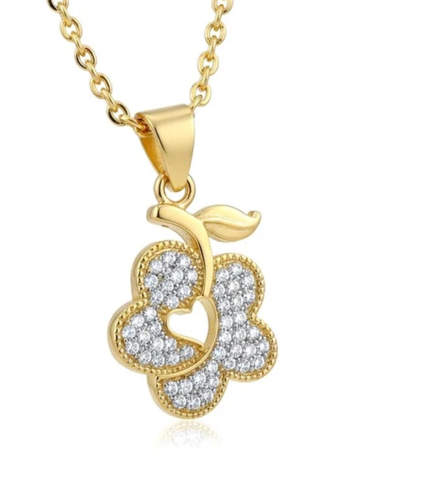 Collier Fleur Pavée Cœur plaqué or