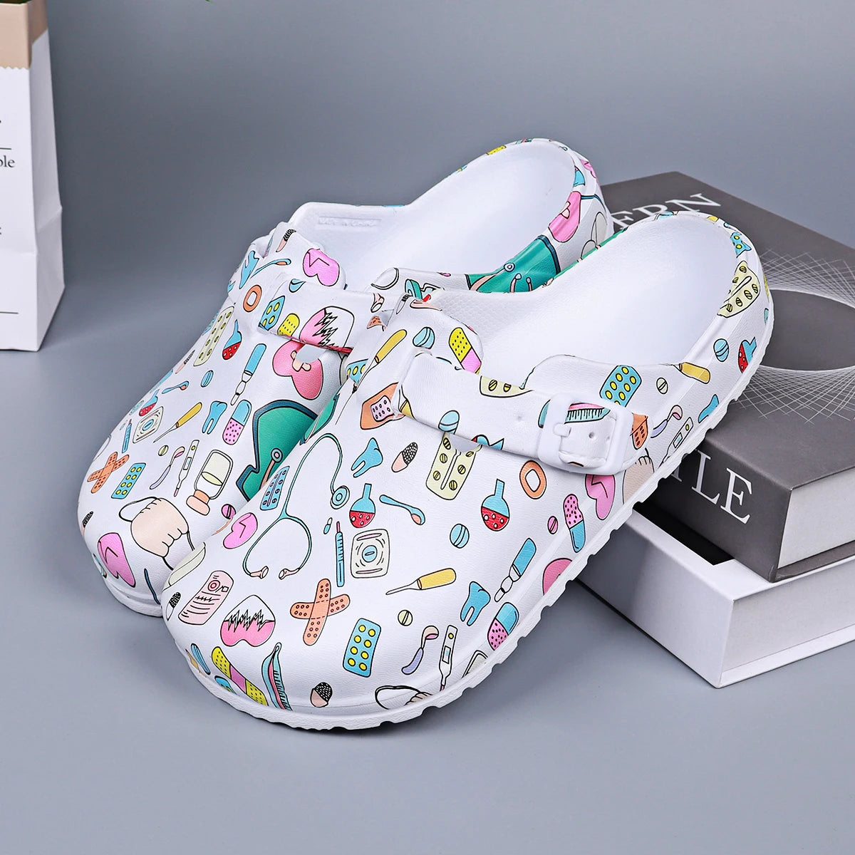 Sabots Femme EVA Imprimés - Mules Maison Antidérapantes, Boucle Ajustable Bout Fermé Confort Travail