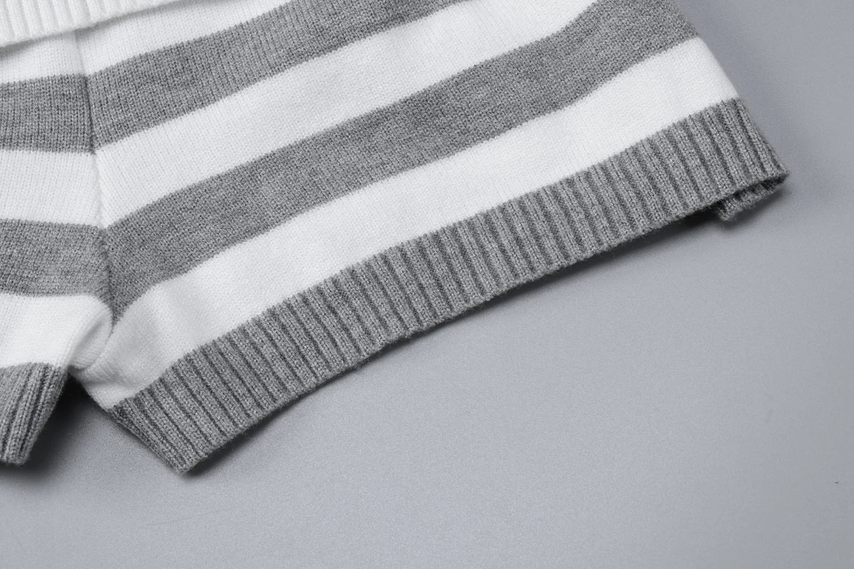 Ensemble Crop Top Épaule Asymétrique et Short Rayé