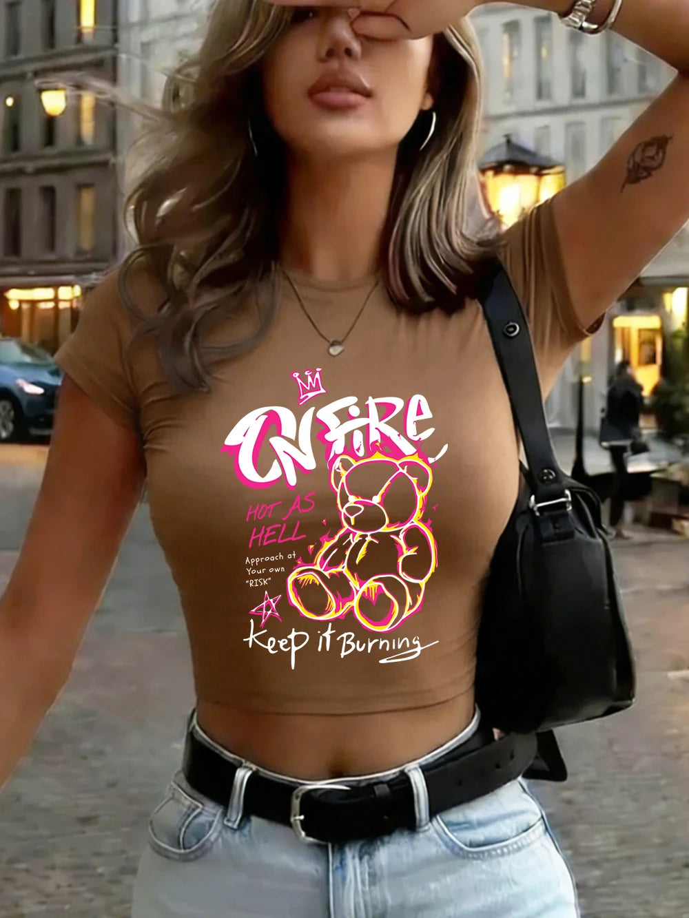 Top Crop Femme Hot As Shell Cartoon Bear - T-Shirt Doux Slim Col Rond Été