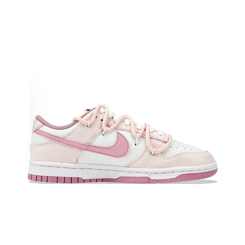 Sneakers Nike Dunk Low Custom « Honey Rose » Peintes à la Main – Cœur Fashion Femme