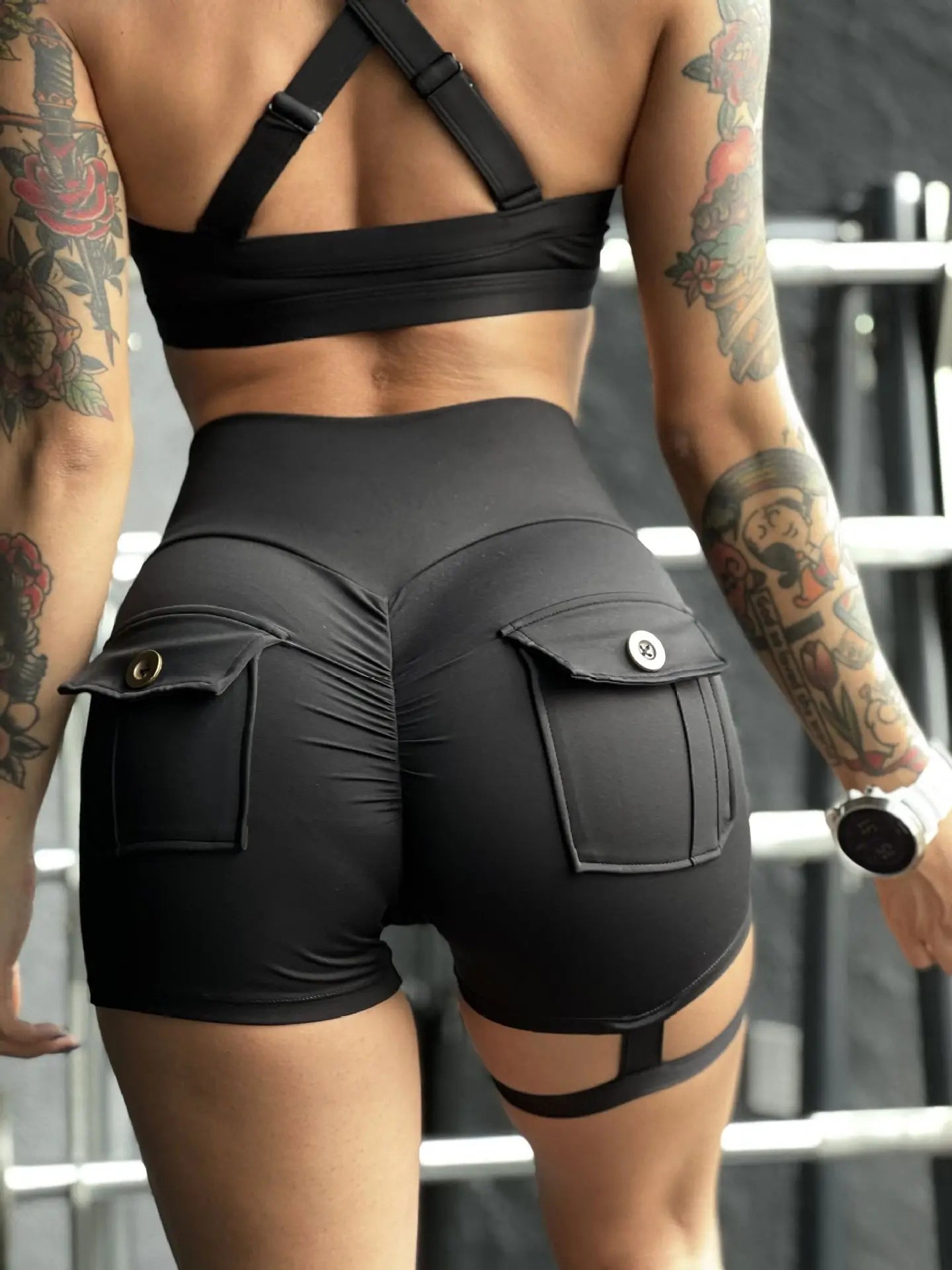 Short Fitness Poches Cargo Femme - Yoga Moulant