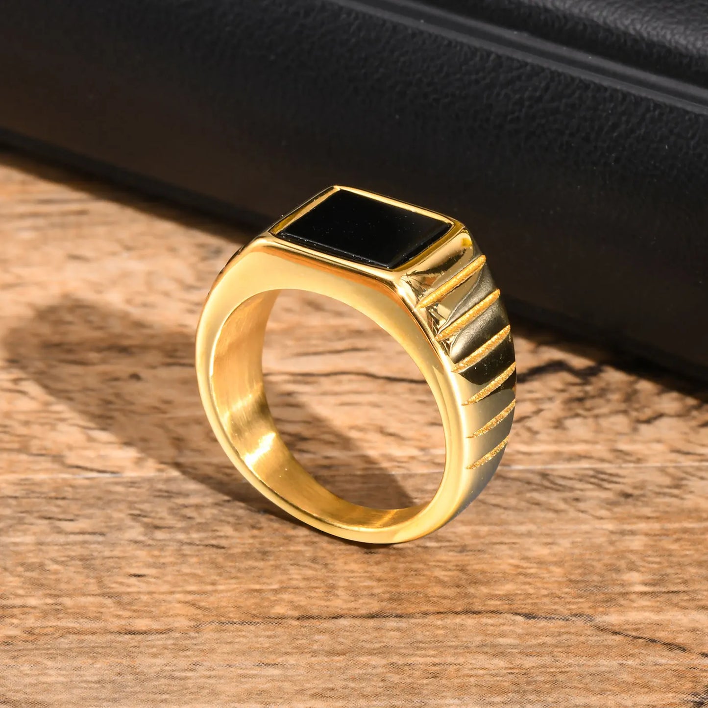 Bague Chevalière Retro Pierre Noire Femme - Acier Doré