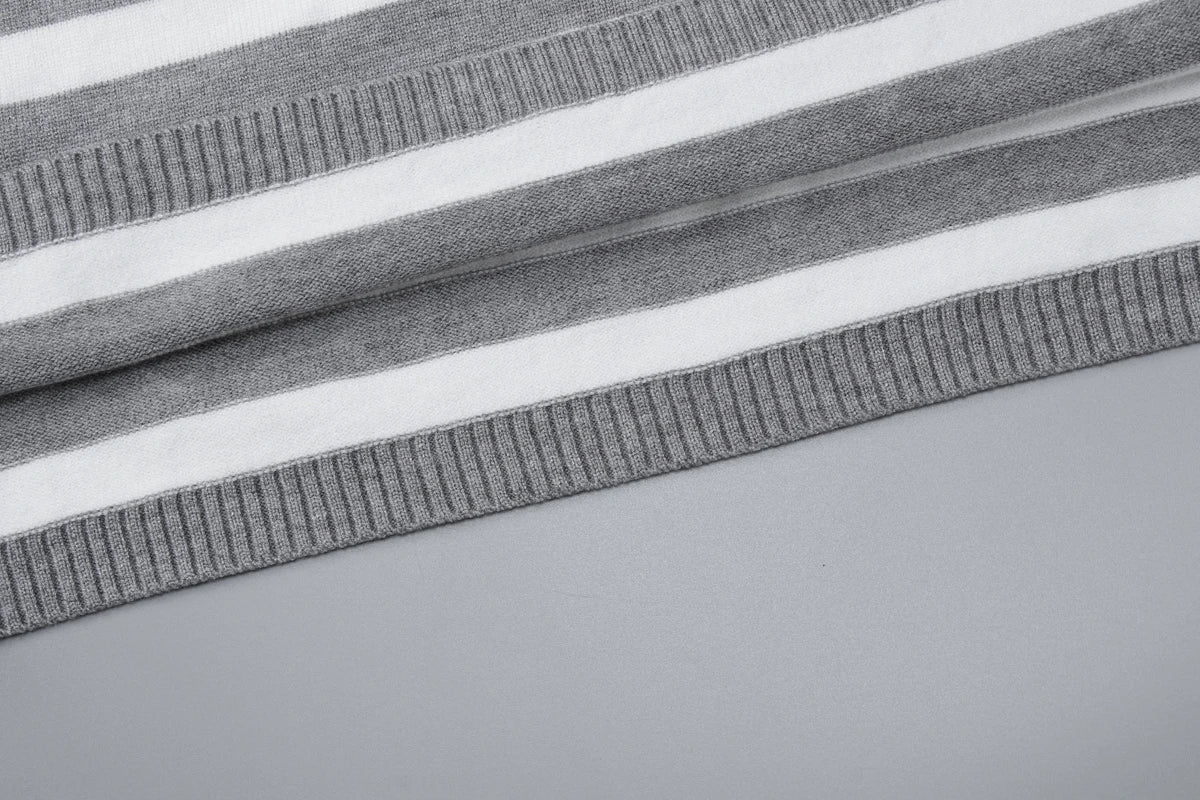 Ensemble Crop Top Épaule Asymétrique et Short Rayé