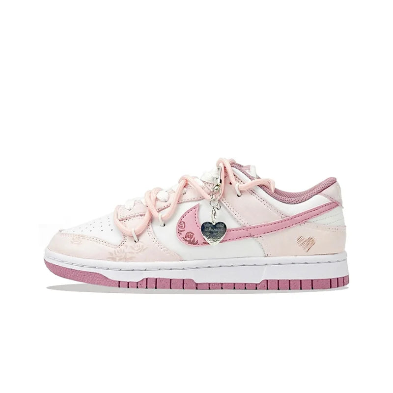 Sneakers Nike Dunk Custom « Honeyed Rose » Peintes à la Main – Femme