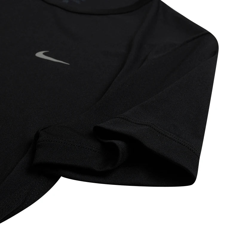 T-shirt Femme Nike – Col Rond, Séchage Rapide, Running & Fitness, Respirant