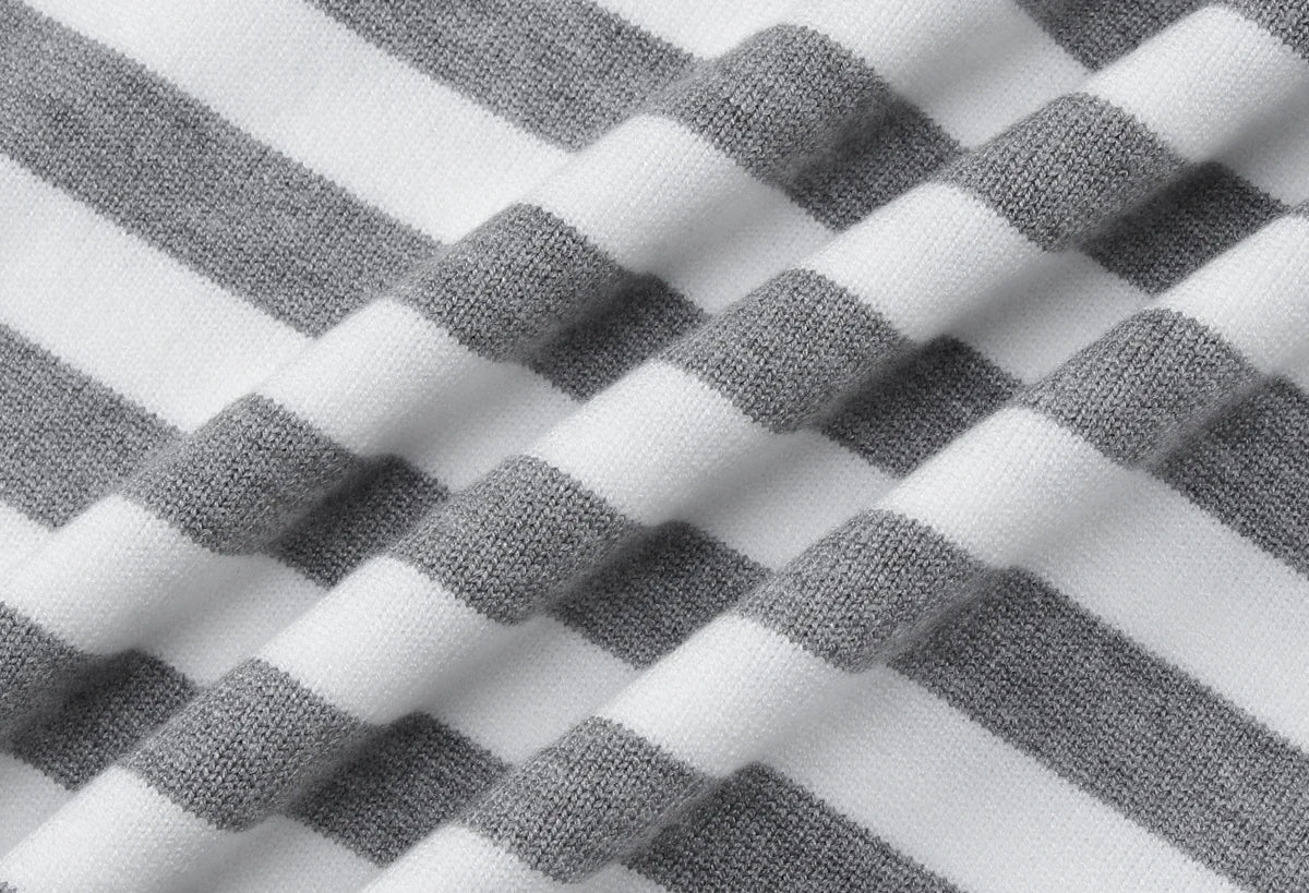 Ensemble Crop Top Épaule Asymétrique et Short Rayé