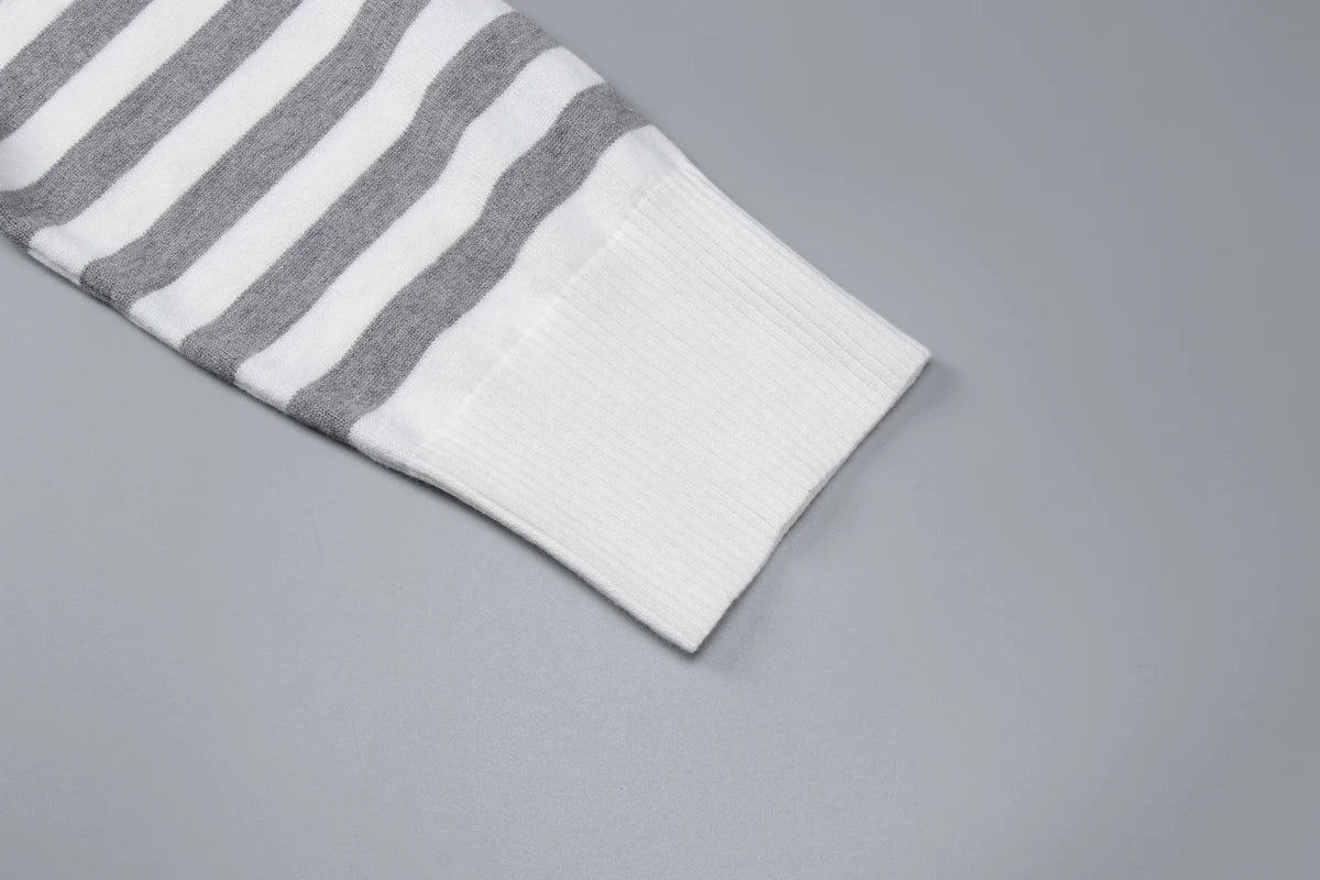 Ensemble Crop Top Épaule Asymétrique et Short Rayé