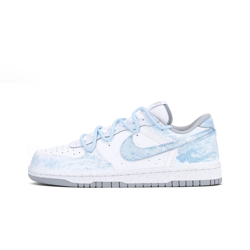 Sneakers Nike Dunk Low Custom Peint à la Main – Nuages Brumeux Homme