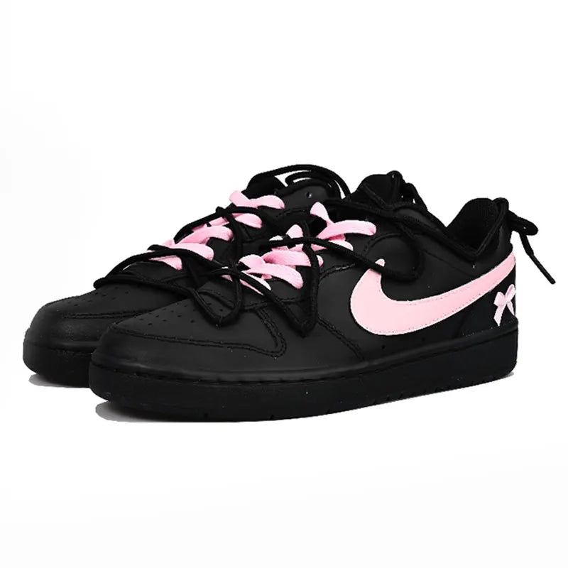 Nike Court Borough Retro – Baskets Femme Rose & Noir Antidérapantes