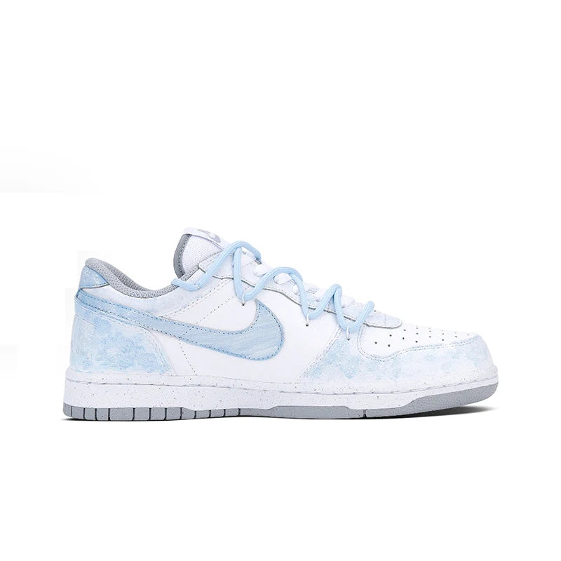 Sneakers Nike Dunk Low Custom Peint à la Main – Nuages Brumeux Homme