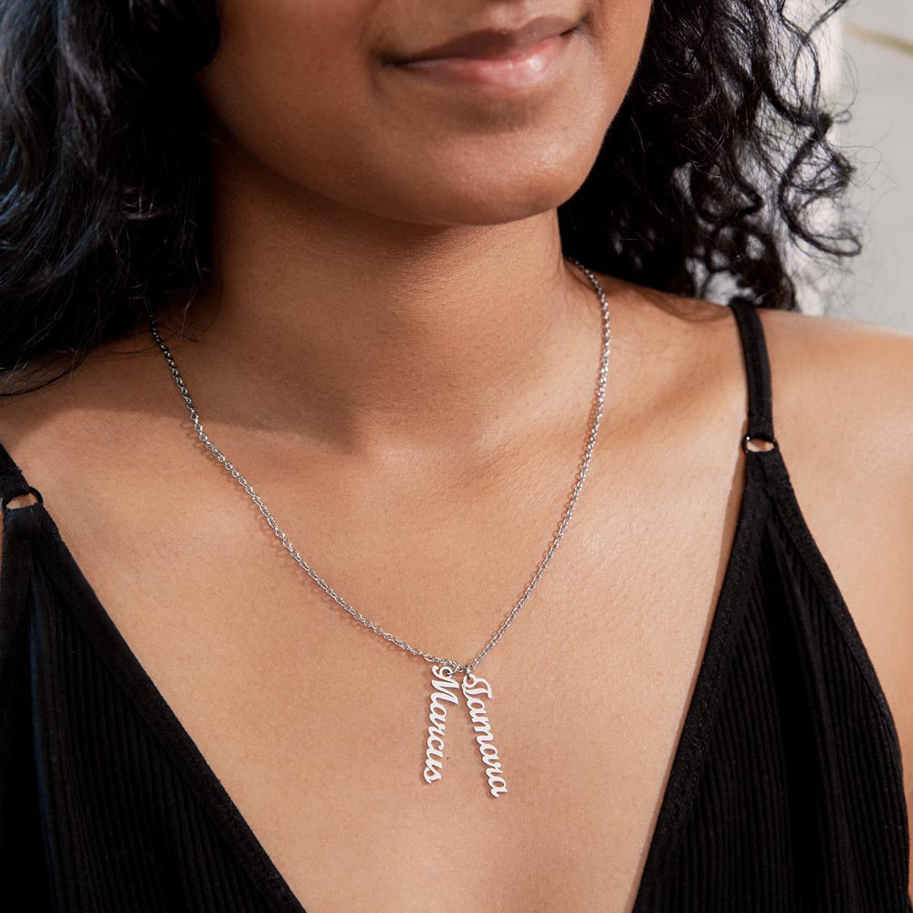 Collier Vertical Multi-Prénoms Personnalisé – Jusqu'à 4 Noms