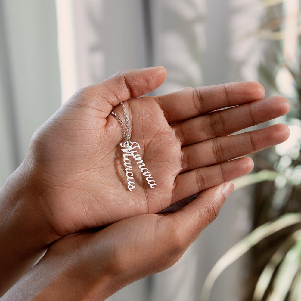 Collier Vertical Multi-Prénoms Personnalisé – Jusqu'à 4 Noms